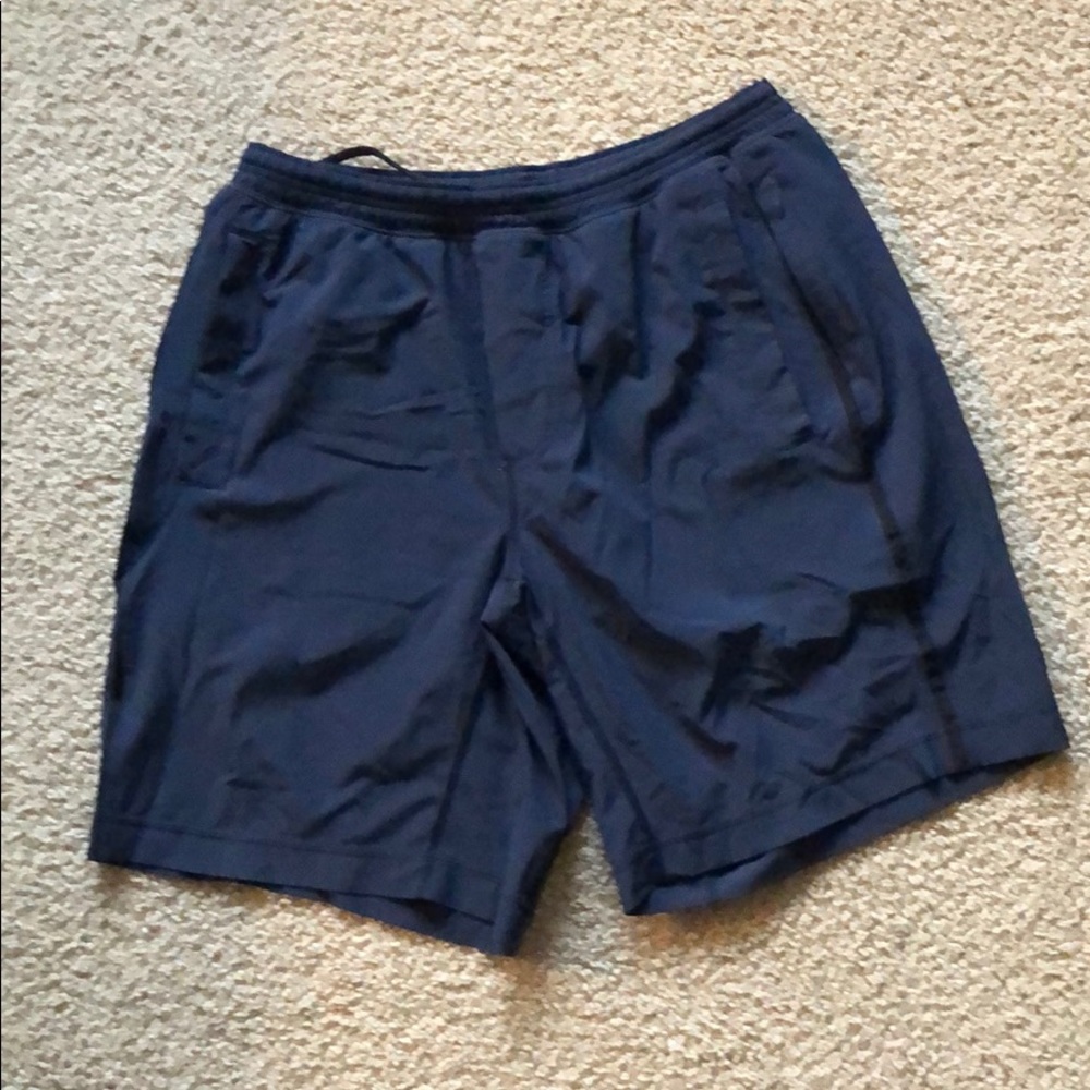 Men’s Large Lululemon Pacebreakers 9”